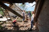 Česká a německá mládež společně opravuje kostel svaté Anny na Tachovsku