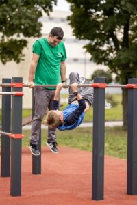 Roman a Ondra – dobrovolnický program ostravské pobočky ADRA propojuje svět lidí, kteří chtějí pomáhat, se světem těch, kteří pomoc otřebují. (Foto Dobrovolnické centrum ADRA Ostrava)