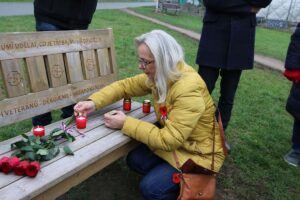 S nápadem zavést v ČRDM tradici výročních setkávání u vzpomínkové lavičky veteránů přišla svého času Blanka Lišková (na snímku, foto Jiří Majer)