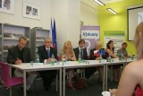 Na tiskové konferenci (zleva): Tomáš Čech (PF MU), Jiří Veverka (NIDM), moderátorka Jitka Novotná, Michal Urban (MŠMT), Irena Hošková (NIDM), Hana Maříková (NIDM) a Miroslav Bocan (NIDM); foto Jiří Majer